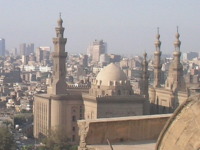 近くに別のモスクもあります。