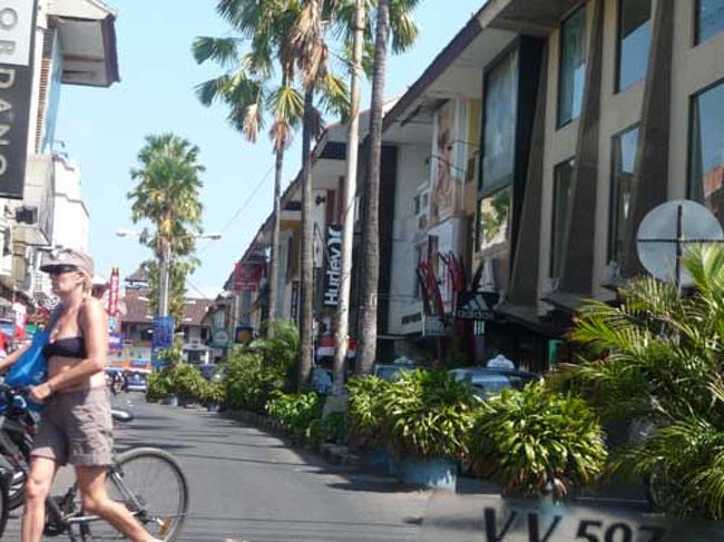 （写真はクタですが私はレンボガン中）