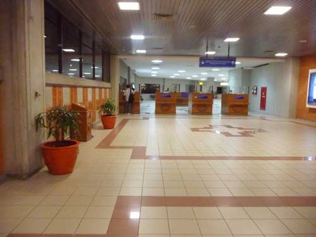 そんなこんなで夜中の２３時にホテルをチェックアウトして、<br />空港へ向かいます。夜中の２時の便て…<br /><br />最終日ぎりぎりまでホテルの部屋を使いたかったので<br />この日も１泊分おさえておいたんだ〜。<br />仮眠も出来たし大正解。