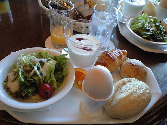 朝食です。バイキングではなかったけど，良い素材の美味しい朝ご飯でした。男性にはちょっと物足りないか！？ 