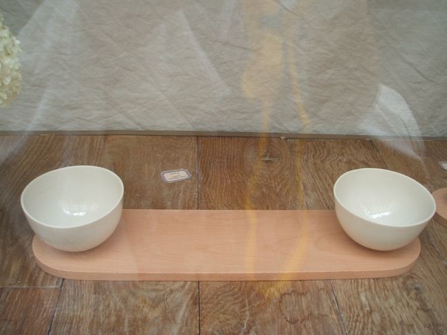 ボウルです。この下のお盆とのコンビネーションが素敵です。