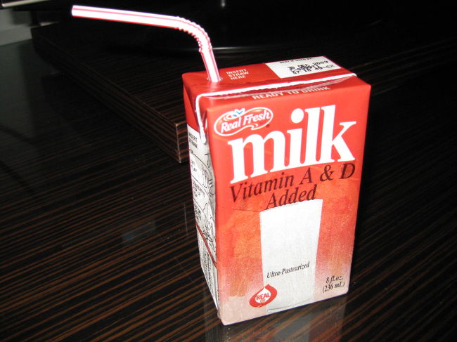 子供たちの朝はまず１杯の牛乳から。<br /><br />ただ、牛乳命の我が家の子供たちは味に敏感で、<br />「こっちの牛乳はなんか味がちがう・・。」と。<br />いろいろ買いましたが、<br />成分調整したものはダメでした。<br />私はおいしく飲みましたよ。<br /><br />写真のこれが一番良かったようです！<br />（*^_^*）