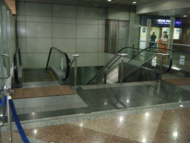 通常のホームへの通路です。