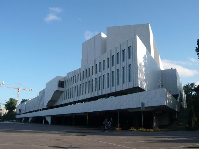 ホール内の見学ツアーみたいなのもあるっぽい。