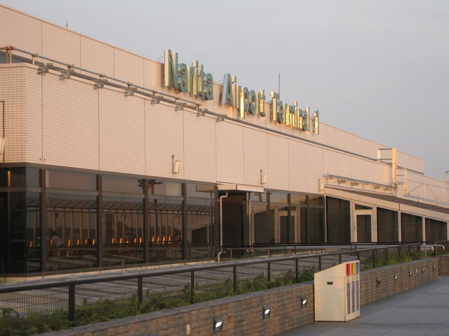 　成田空港のデッキで時間つぶし。