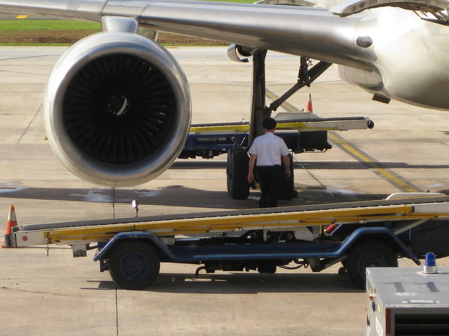 機長自ら機体のチェック。