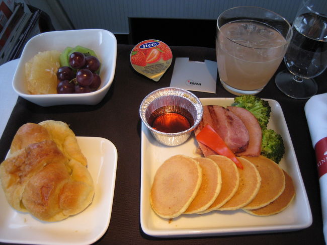 今回はパンケーキを選択。<br />このあと、すぐウトウトしちゃいました。 