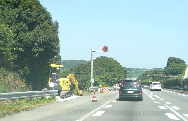 土砂崩れの有った箇所に近づきました。
