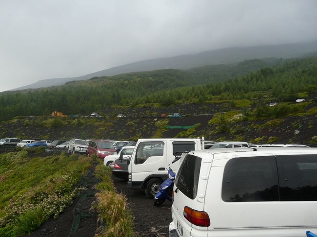 頂上を目指して行かれる方の多くの駐車場です。