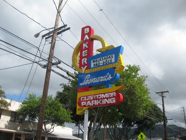 　まずは、カパフルアベニュー沿いのレナーズで朝食です。