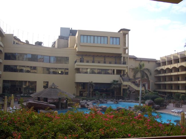 ベランダからみたホテル<br /><br />やっぱり南国ちっく〜♪