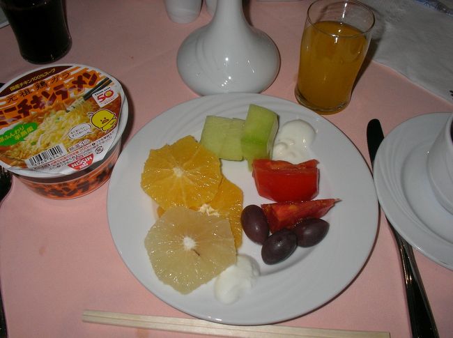 エジプト最後の晩餐☆<br /><br />非常食用のチキンﾗｰﾒﾝいただきました〜♪