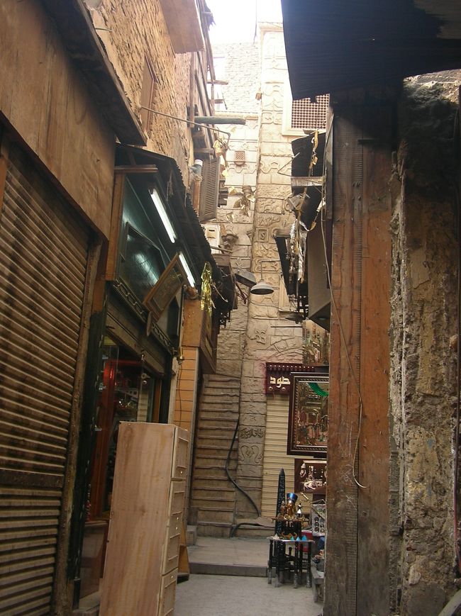 ランチの後は、細い細い路地をブラブラ