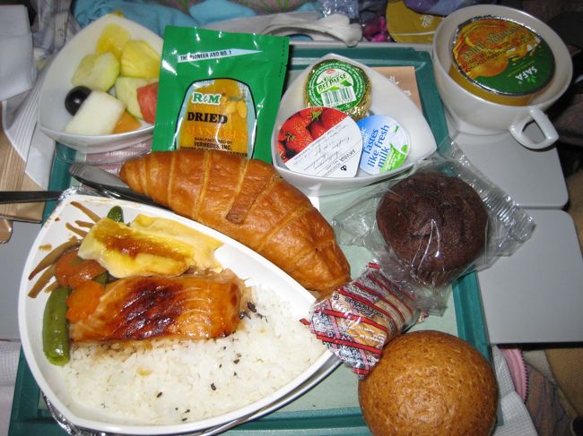 ③次は、ドバイ→関空便の鮭定食