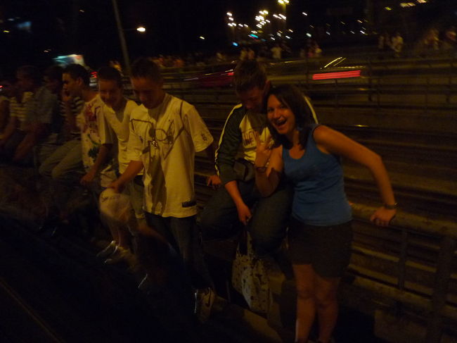 ハンガリアンの女の子がピースしてくれました。