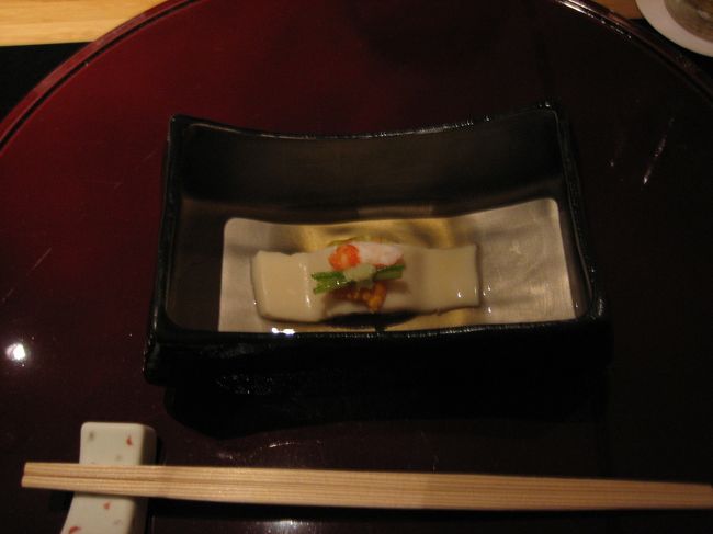 さて、今日の夜はどうしましょうか、ということで、レンタカーを返却した後、シャトルバスでブセナテラスへ足を伸ばしてみました。<br /><br />沢山あって迷いましたが、和食（お寿司）に。<br />お通し的なプルプルしたもの。。確か生湯葉。