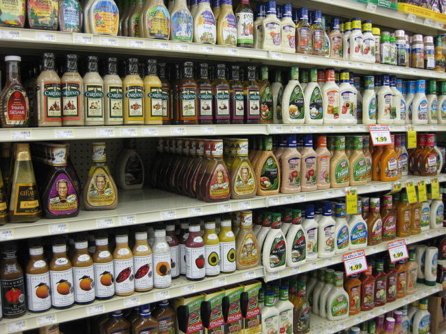 食後に行ったのは、マイクロネシアモール。<br />その中の<br />ペイレススーパーマーケット。<br />スーパー大好き！<br />「おかあさんの変なもの買い」がまた炸裂！？<br /><br />母は何時間でも眺めて（？）いたかったけど、<br />時間も時間。<br />それに、<br />かなり冷えました。<br />子供の手が冷え冷えになってきて、<br />限界を訴えてきたので、ほどほどに。<br /><br /><br />