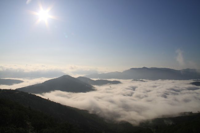 運良く、雲海を見ることができました。<br />日出時に行くと、また違った写真がとれるんだろうなぁ。