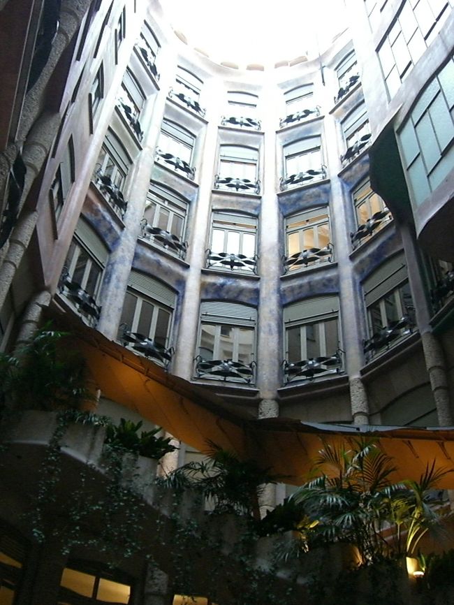 中はこんな感じ。吹き抜けです。こんなところに住んでみたい！