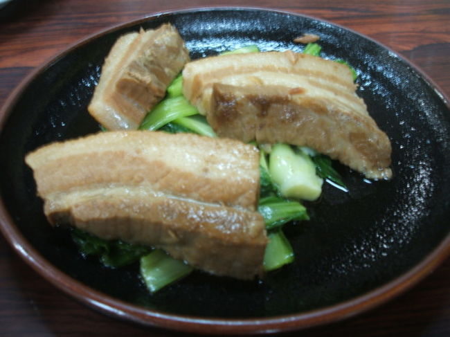 ラフテー<br />市場の食堂にて