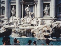 大韓航空ソウル経由でローマに着いた。テルミニ駅近くのＨｏｔｅｌ　Ｎｏｒｄに宿泊。トレビの泉、スペイン階段、ナボーナ広場、パンテオンと６日間ほどローマの街を歩いてまわる。