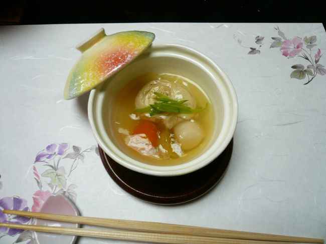 一、蓋物<br /><br />寄せ湯葉<br /><br />丸むき野菜銀餡掛 