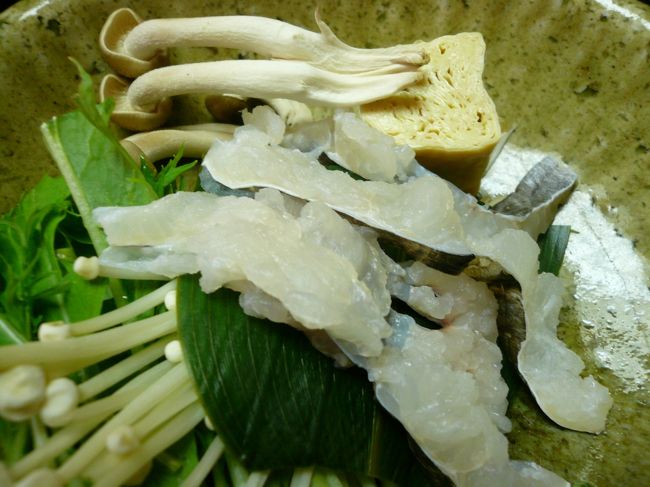 一、盆の物<br /><br />鱧しゃぶしゃぶ<br /><br /><br />夏といえば「はも」というところですね。<br /><br />今年2度目のご賞味でした。