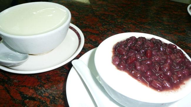 牛乳プリンで有名な、セナド広場の「義順」。<br />ミルクプリン、あずきミルクプリンで約400円。<br /><br />昔食べたことがあるような、どことなく懐かしい味。