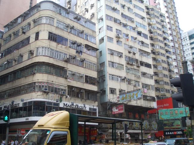 さて、最終日、飛行機の便も午後なので朝食後、街に繰り出します。