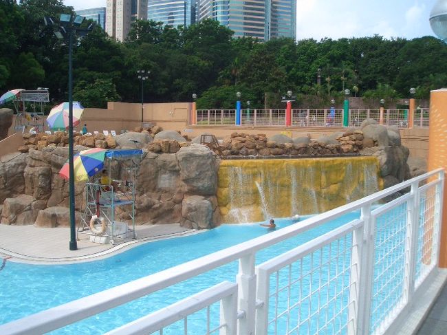 プールですよ！<br />とっても涼しそう！