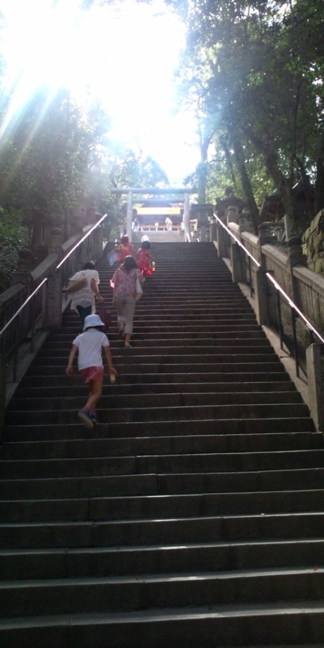 翌日は仕事はOFFで金比羅さん参り。数年ぶりにお参りしましたが、息が上がってしまいかなりしんどかったです。