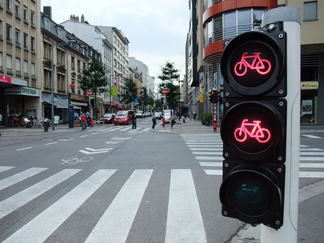 目の高さにあるので見やすい信号機