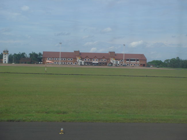 イグアス空港<br /><br />　ローカルな停車場という風情