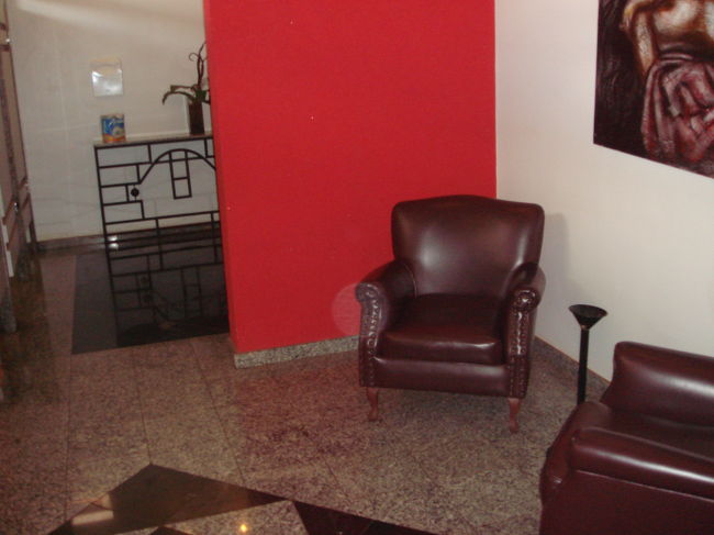 レストランのトイレ<br /><br />　なぜか立派なソファーが置いていました。