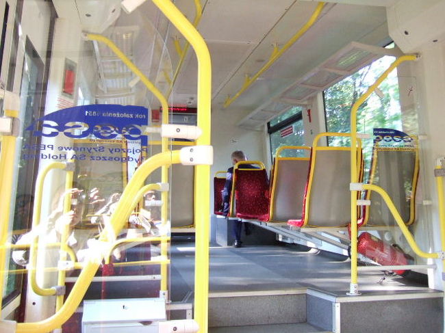 電車は2輌で、かわいらしいデザイン☆