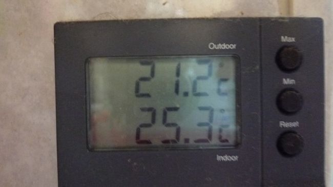 　さて、一昨日の台風１１号の通過後に１７．６℃まで一端下がった千葉県地方。昨日は３２℃？<br /><br />　今朝の市原市の気温。ポタにはちょうどいいですね。