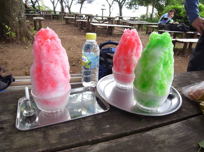 本日の目的はこれです！どーん！カキ氷！<br />ペットボトルちっさく見えます。