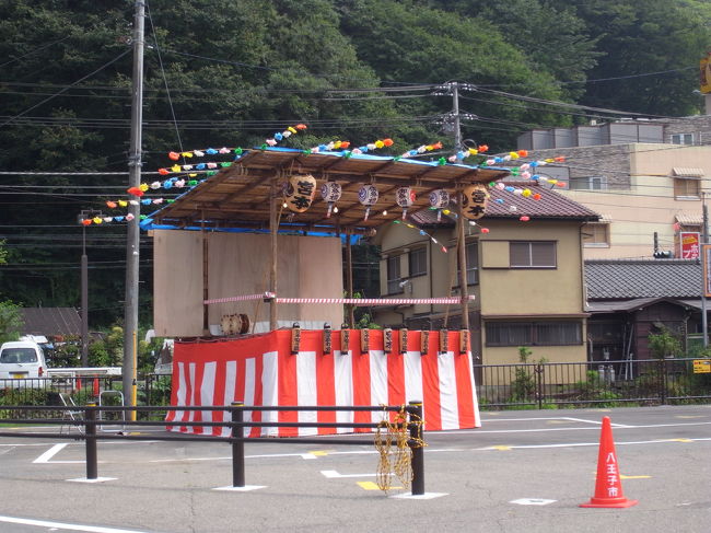 今日は何かの祭りなのか、準備をしていました。<br />