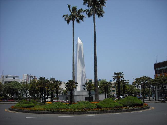 「東門市場」の前