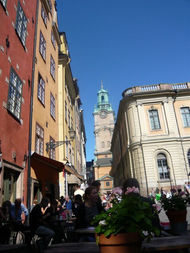 ガムラ・スタンのメインストリート。正面は大聖堂の塔