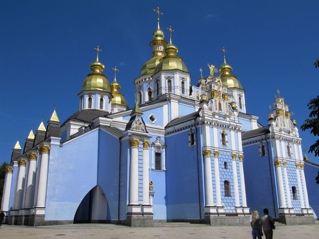 2009年ウクライナ旅行第２日目(4)キエフ：ここもたぶんキエフで最も美しいところ───黄金ドームの聖ミハイル修道院とアンドレイ教会