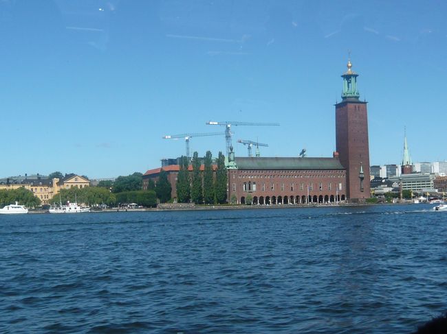 海上から見た市庁舎