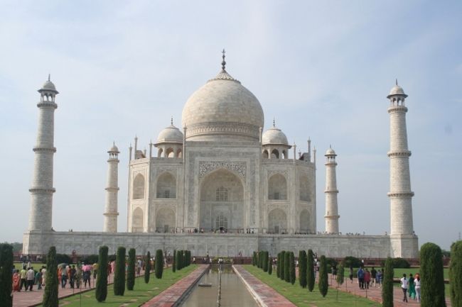 シンメトリーと白大理石に完璧な美を感じました。<br /><br />建築物を見てここまで心が打たれたのは初めてかも。