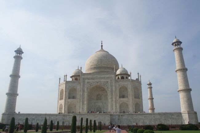 基壇の大きさは95ｍ四方、本体は57ｍ四方<br /><br />ドームまでの高さは67ｍ 