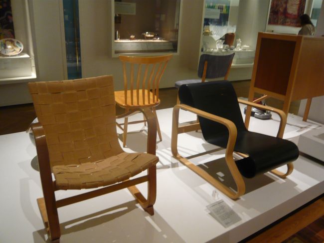 現代の家具や調度品等の展示もあります