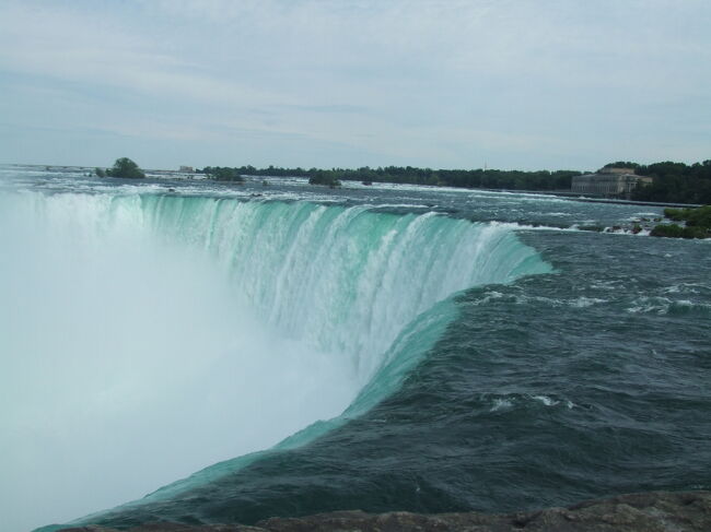 カナダ滝です！　ほんと目の前で見れます。　ちょっと危険な感じ。吸い込まれそうな錯覚に陥ります。