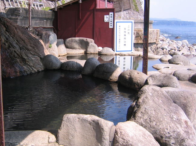 湯船３つ<br /><br />なかなか眺めは良さそう♪<br /><br />女性専用タイムなら入れそうだわ。