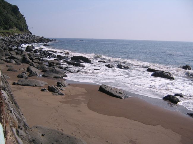 しか〜し、ジリジリとお肌に直射日光が・・・<br />めっちゃ暑い。（湯は適温）<br />日傘が必要な露天風呂であった。<br /><br />早めに切り上げて、次へ急ぐ。