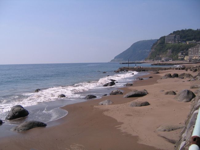 黒根岩風呂をさっさと諦めたのには訳がある。（＾＾）<br />ちょいと走った、この先にもう一軒<br />海岸の露天風呂があるんですね〜