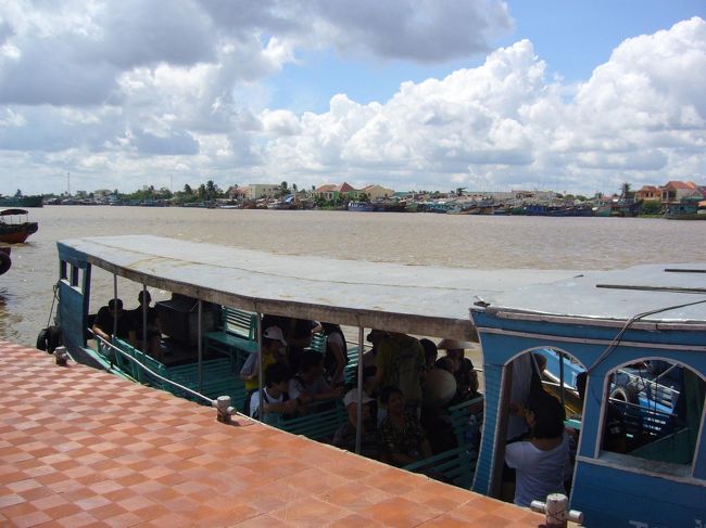 ミトー到着〜。<br />ここから船に乗り換え、メコン川クルーズに出発。